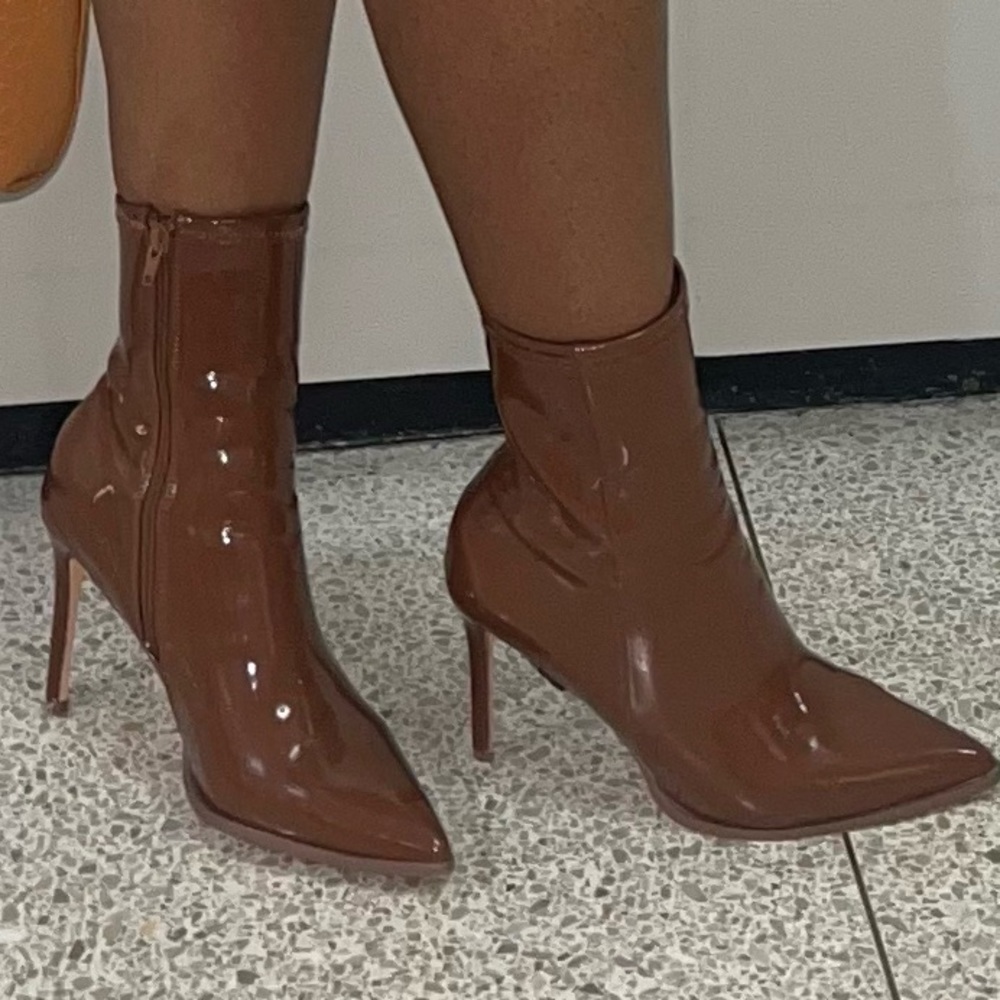 Steve Madden brown nude heeled boot comfy and new condition